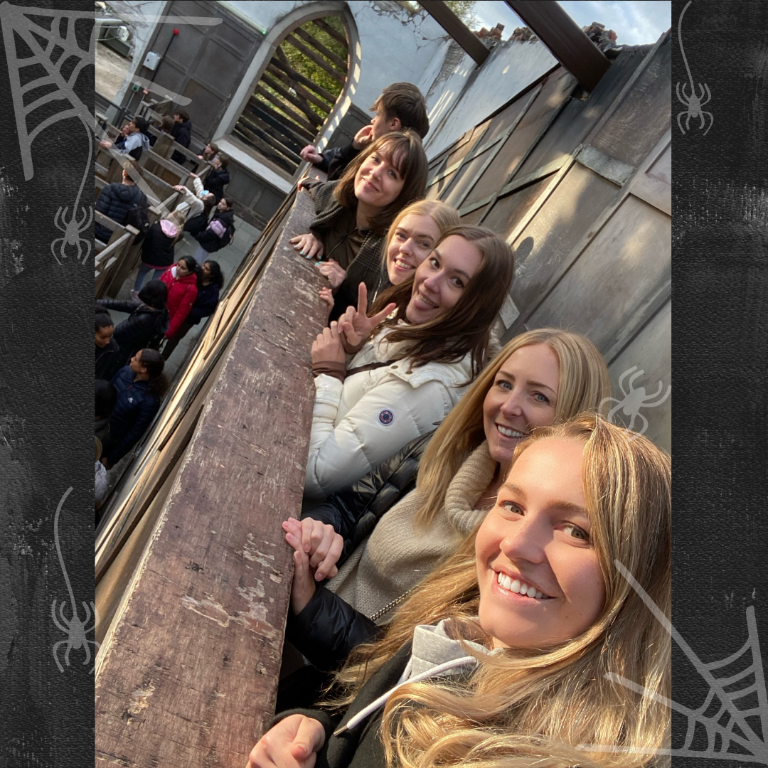 Queuing selfie